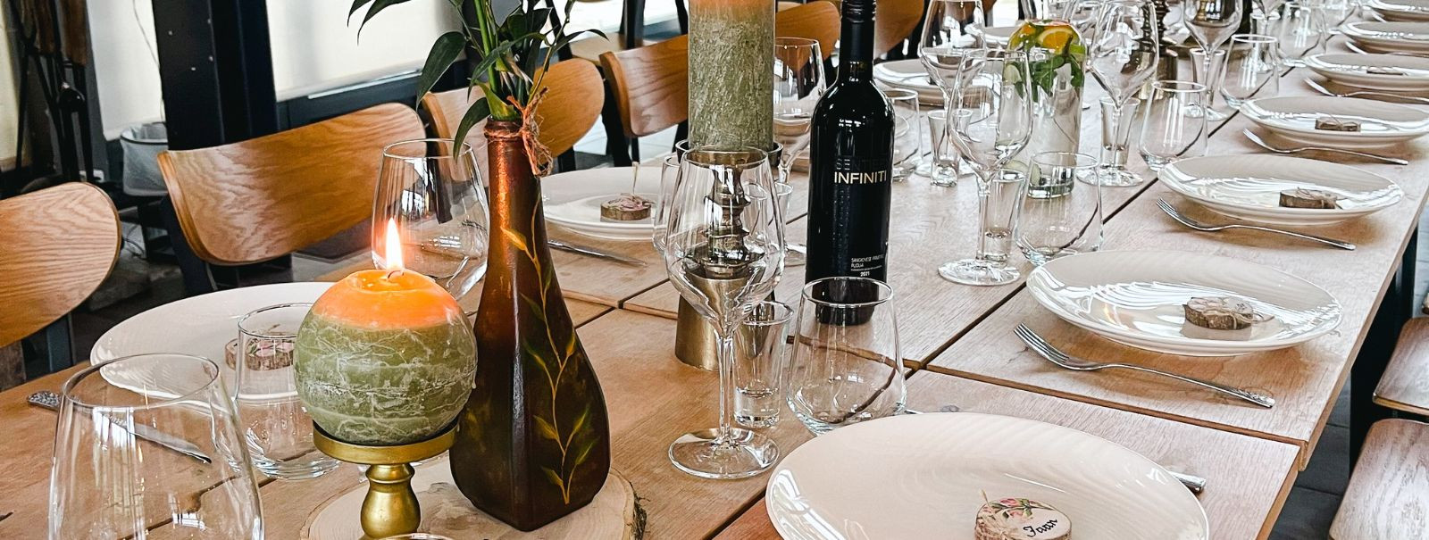 Tere tulemast Royal Cateringi, kohta, kus suurepärane toit, kõrgekvaliteediline teenindus ja maitseelamused saavad kokku ühes imelises paketis. Oleme pühendunud