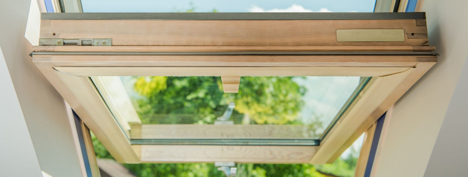 CrystalWindow OÜ-s usume, et õiged aknad ei ole ainult valguse toomiseks ruumi; need on elu, soojust ja stiili toomiseks teie koju või kontorisse. Alates meie l