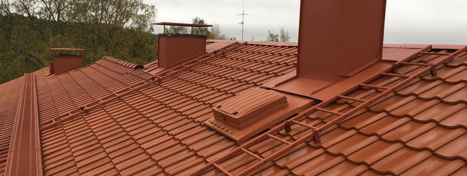 AVKatus OÜ usub, et katus on enamat kui lihtsalt varjualune; see on ohutuse, usaldusväärsuse ja kvaliteedi lubadus. Üle kümne aasta kestnud kogemusega katuseala