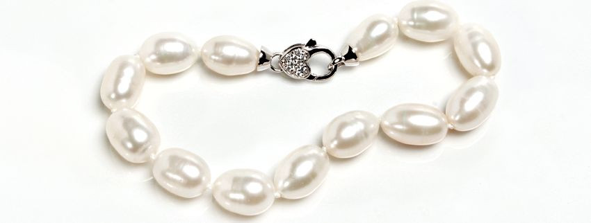 Welcome to the exquisite realm of HOYA PEARLS OÜ, where elegance is not just a statement, it's a promise we deliver with every piece of our meticulously crafted