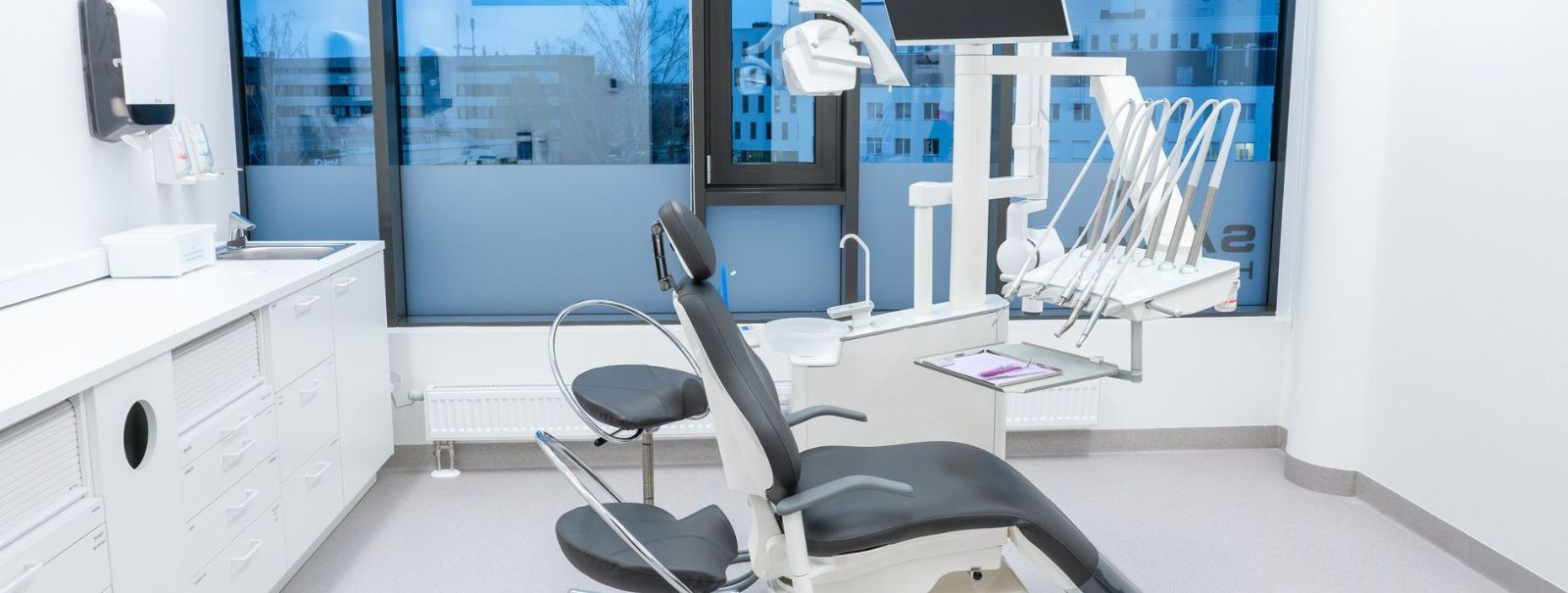 Welcome to BLUEGATE OÜ, where we believe that a radiant smile is the cornerstone of confidence and well-being. Our comprehensive dental services are designed to