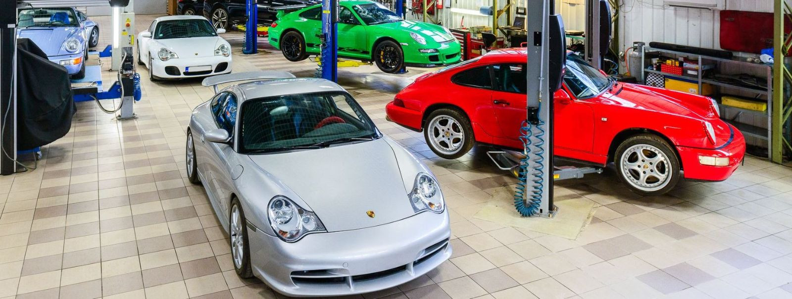 Meie lugu algas 1998. aastal, kui avasime uksed esimesena Balti riikides Porsche teenindusena. Alates sellest hetkest oleme pühendunud sport- ja luksusautode te