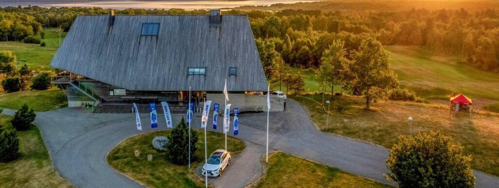 Tere tulemast Estonian Golf & Country Club maailma, kus golfi mitte ainult ei mängita, vaid ka elatakse. Meie golfiväljakud, mis asuvad harmooniliselt Lääne