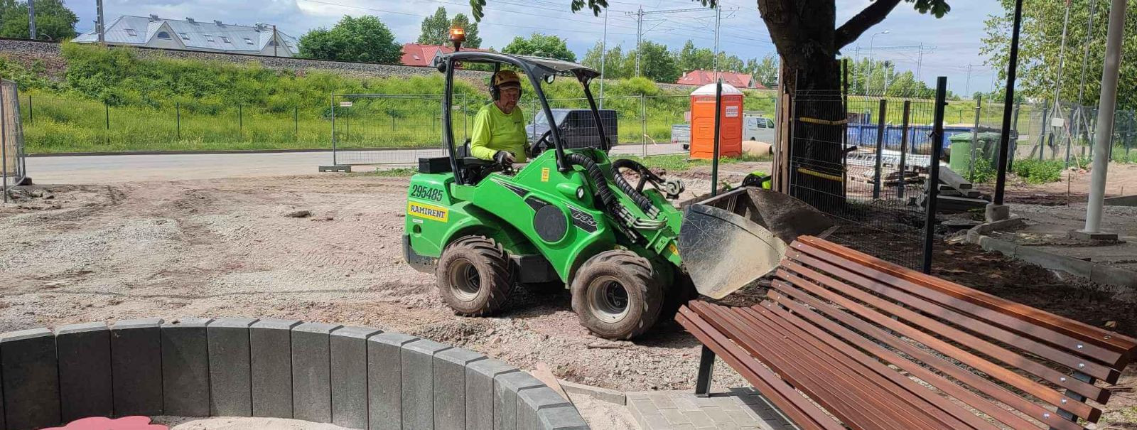 Esscon Grupp OÜ on pühendunud professionaalne ettevõte, mis pakub laia valikut teenuseid raudteeehituse, teedeehituse, haljastuse, lammutuse ja abitööde valdkon