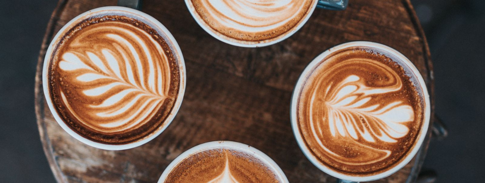 COFFEE HABITS OÜs usume, et suurepärane päev algab täiusliku kohvitassiga. Alates meie loomisest oleme pühendunud kohvisõpradele ülima pruulimiskogemuse pakkumi