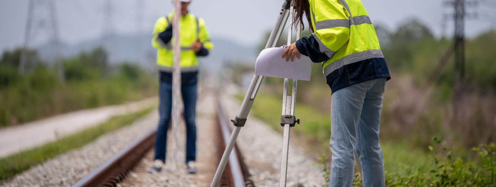 Geodeesia on teadus, mis tegeleb Maa geomeetrilise kuju, ruumilise orientatsiooni ja gravitatsioonivälja täpse mõõtmise ja mõistmisega. See on kriitilise tähtsu