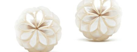 Hoya Pearls OÜ tegeleb pärlitest ehete müügiga läbi e-poe http://hoyapearls.com/ ja jaemüügiga kaupustes.  Hoya Pearls tooted on valmistatud ainult ehtsatest pä