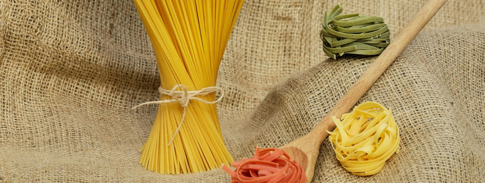 Itaalia pasta valmistamine ei ole lihtsalt kulinaarne protsess; see on kunstivorm, mis on sajandite jooksul täiuslikuks viimistletud. Neile, kes hindavad gurmee