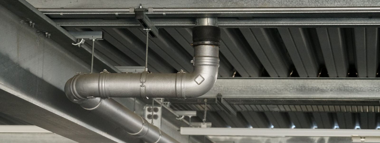 Klimatek OÜ põhitegevuseks on ventilatsioonisüsteemide puhastus ja ventilatsiooni ja kliimaseadmete paigaldus- ning parandustööd. Ettevõtte klientideks on Eesti