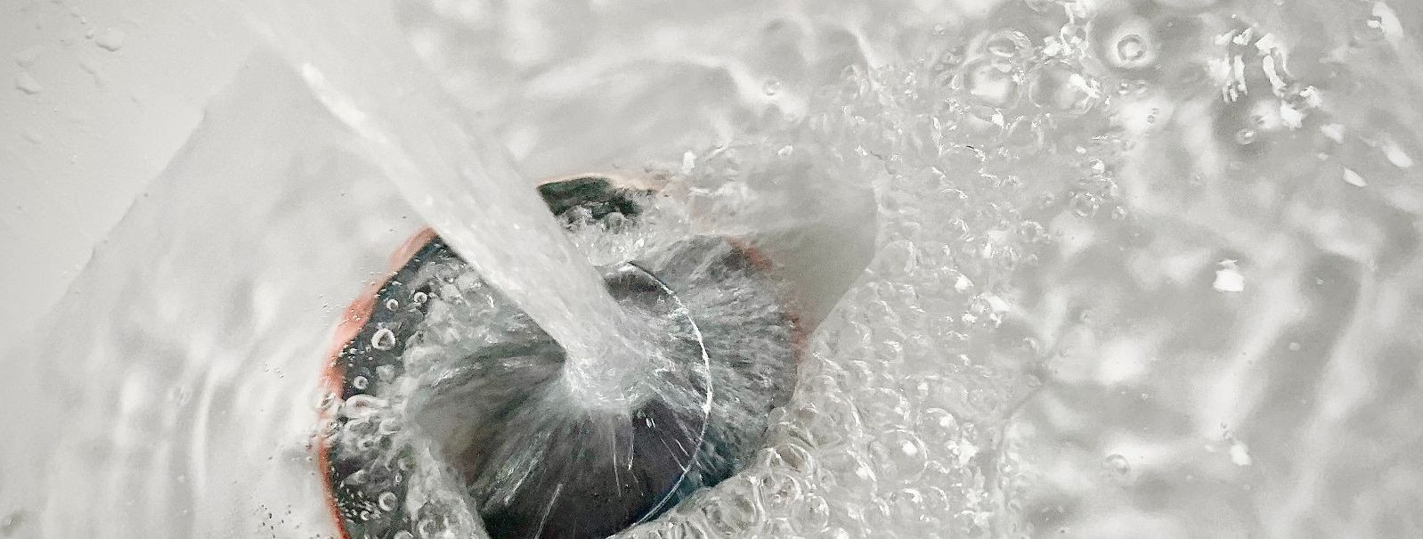 Parim viis vältida ummistunud kanalisatsiooni on ennetav hooldus. Ära vala kraanikaussi rasva ega toidujäätmeid ning ära lase duši põrandatrappidel täituda juuk