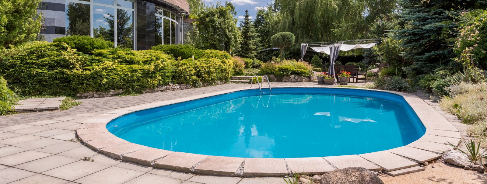 Kui olete majaomanik, on teie bassein lõõgastumise ja pere lõbu keskpunkt. Kuid aja jooksul võivad isegi kõige paremini hooldatud basseinid vananemise märke näi