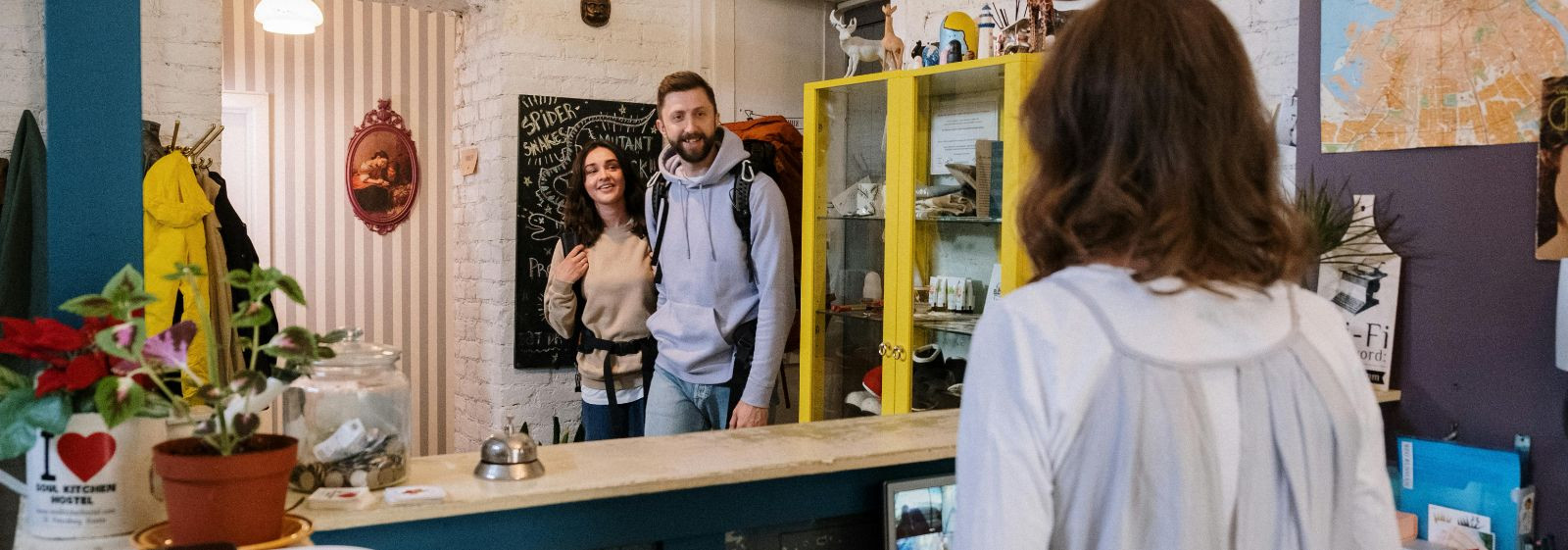 Sujuv hosteli broneerimine, mis töötab igal seadmel   Hosteli broneerimine  muutub lihtsaks, kiireks ja usaldusväärseks: reaalajas kalendri- ja toajuhtega brone