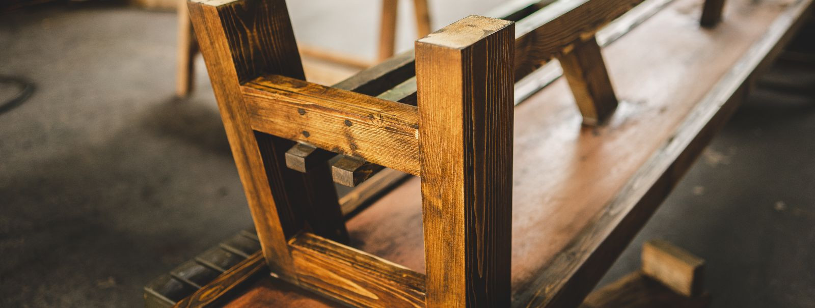 Kohandatud puidust mööbel on rohkem kui lihtsalt funktsionaalne lisand teie koju; see on isikliku stiili avaldus ja oskuslike käsitööliste kunsti tõestus. Maail