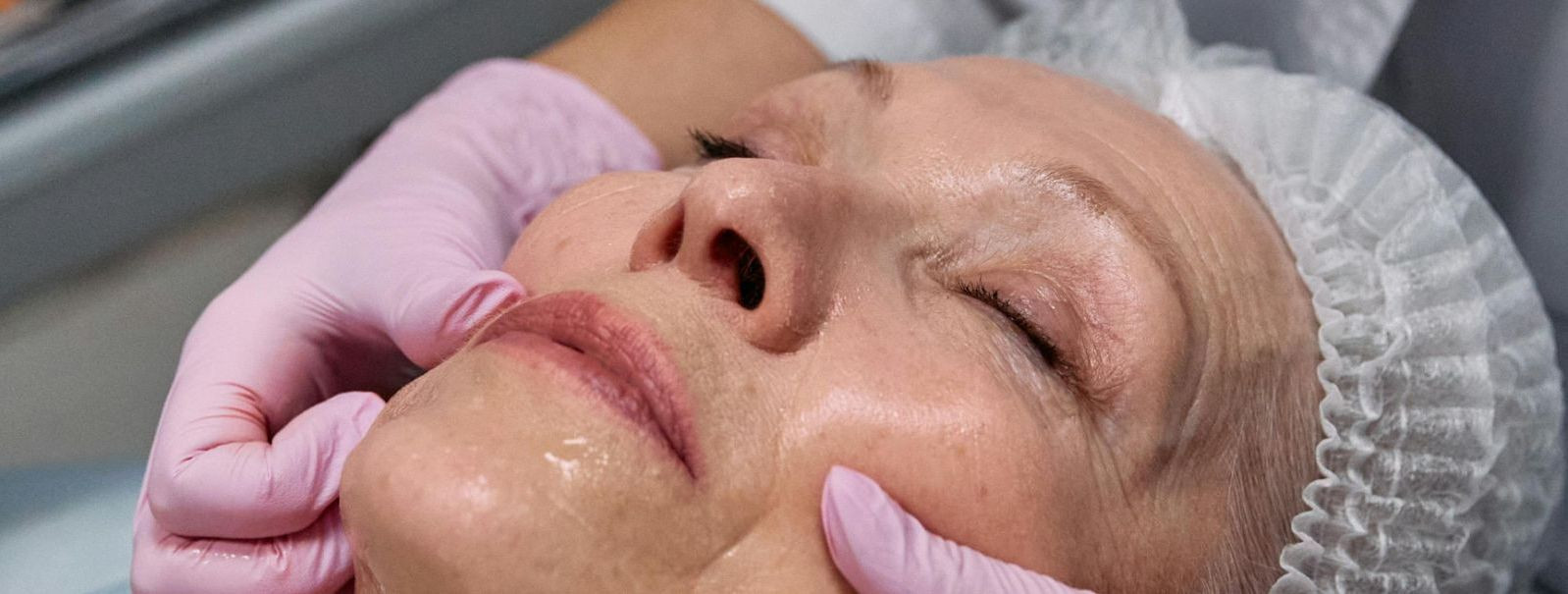 Kiiresti arenevas nahahoolduse maailmas on NanoAsia näohooldused esile kerkinud kui revolutsiooniline hooldus, mis lubab teie nahka muuta. Need näohooldused kas