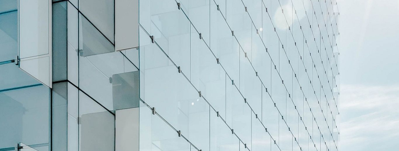 Klaasist välidetailide hooldamiseks on mitmeid võimalusi. Siin on mõned näpunäited, mida võiks järgida:   Puhastage klaasist välidetaile regulaarselt mõne mitte