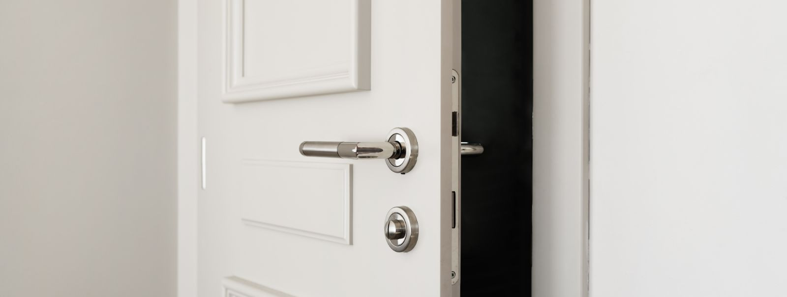 Fireproof doors, also known as fire-rated doors, are an essential component in maintaining a home's safety. They are specially constructed to withstand high tem