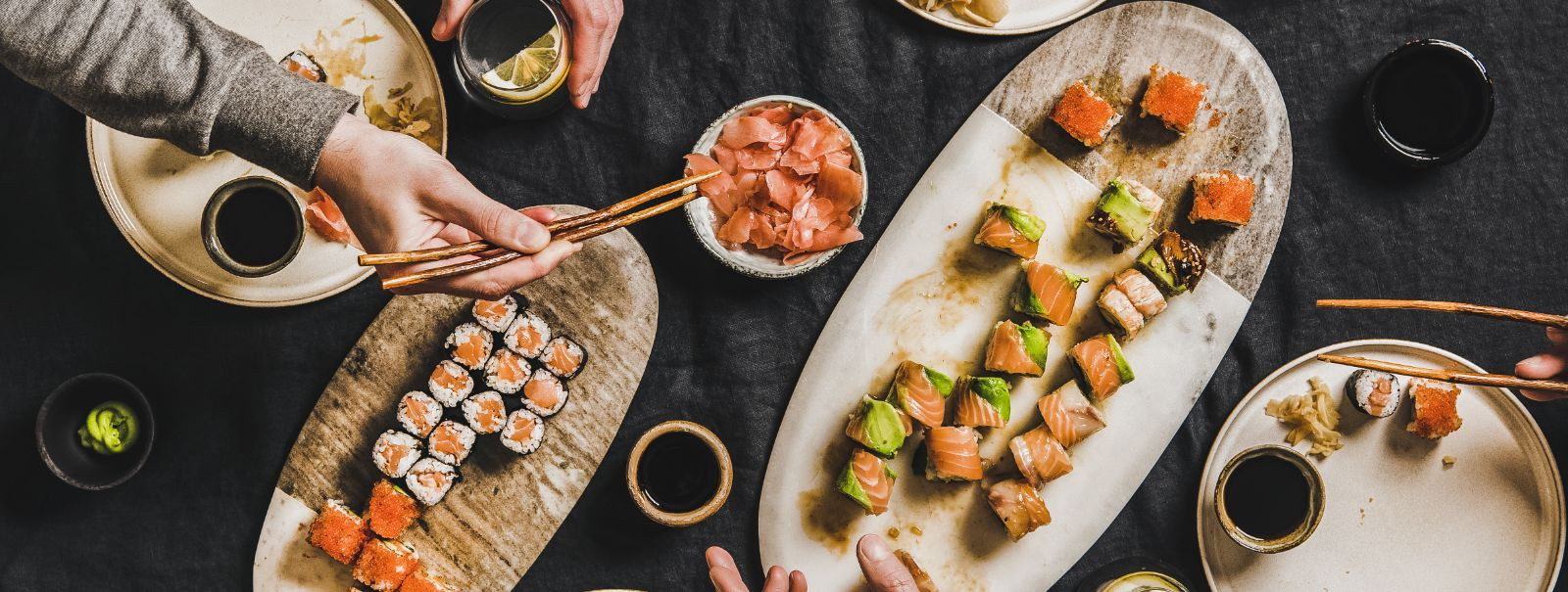Sushi, mis on toiduarmastajate maitsemeeli vallutanud kogu maailmas, ei ole lihtsalt eine; see on elamus. Sushi-teemalise ürituse korraldamine on suurepärane vi