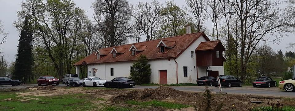 MOOTORRATTAMUUSEUM MTÜ pakub eristuvat keskkonda ürituste korraldamiseks, ühendades motospordi võlu kultuurilise ja ajaloolise rikastamisega. Meie toimumiskoht 