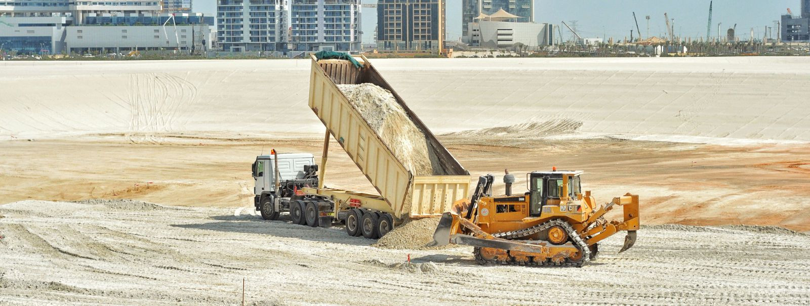 Liiv on ehituses tihti tähelepanuta jäetud põhikomponent, mida kasutatakse erinevates rakendustes, alates betooni segamisest kuni maastikukujunduseni. Selle oma