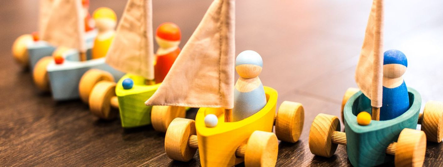 Puitlelu avab ukse Montessori pedagoogika maailma, esitledes ainulaadseid Montessori mänguasju, mis on loodud mitte ainult meelelahutuseks, vaid eelkõige laste 