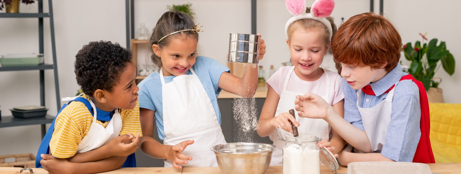 Lastega köögis tegelemine ei ole mitte ainult lõbus tegevus, vaid ka hariv kogemus, mis võib sisendada eluaegseid oskusi ja armastust kokkamise vastu. Siin on v