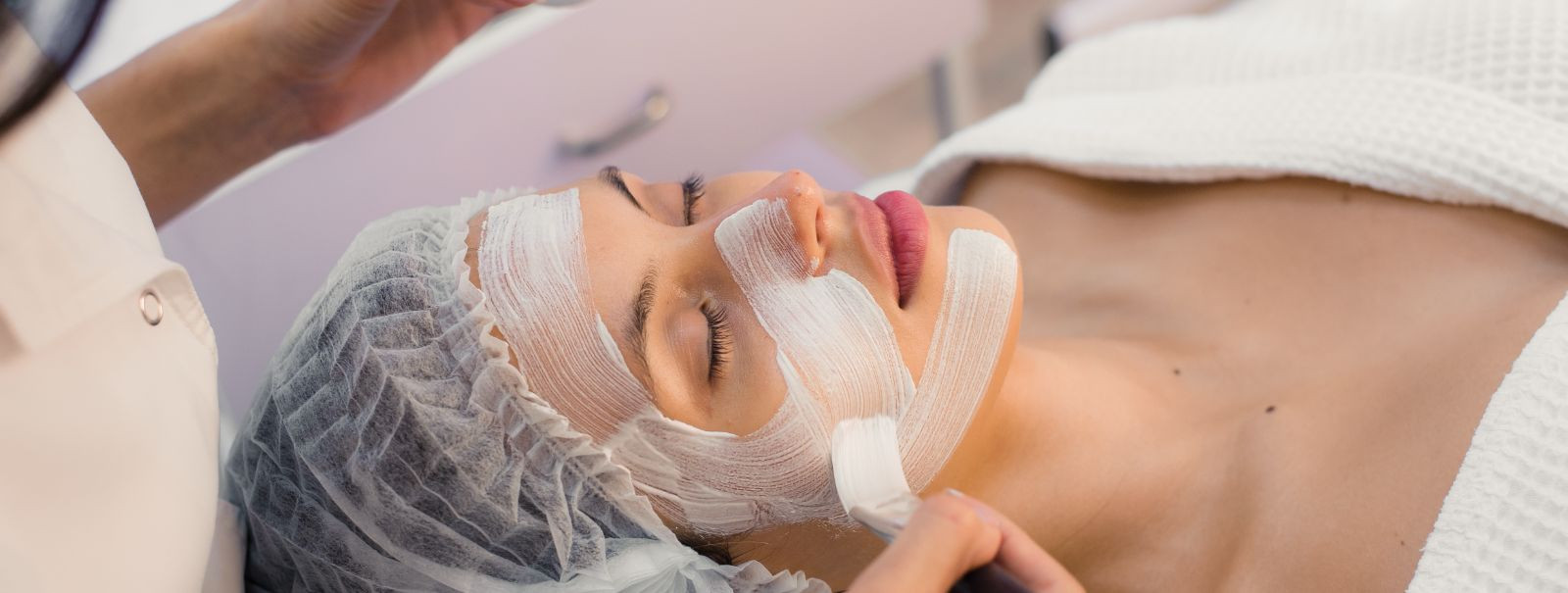 Every individual's skin is as unique as their fingerprint, which is why a one-size-fits-all approach to facials simply doesn't cut it. At TIIA KOSMEETIKA OÜ, we