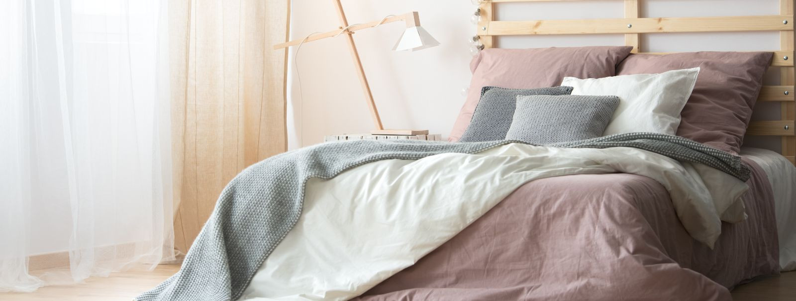 Hubase magamistoa pühamu loomine tähendab magamistoa muutmist mugavuse ja rahu oaasiks. See on koht, kus saate lõõgastuda, puhata ja taastuda, eemal igapäevaelu