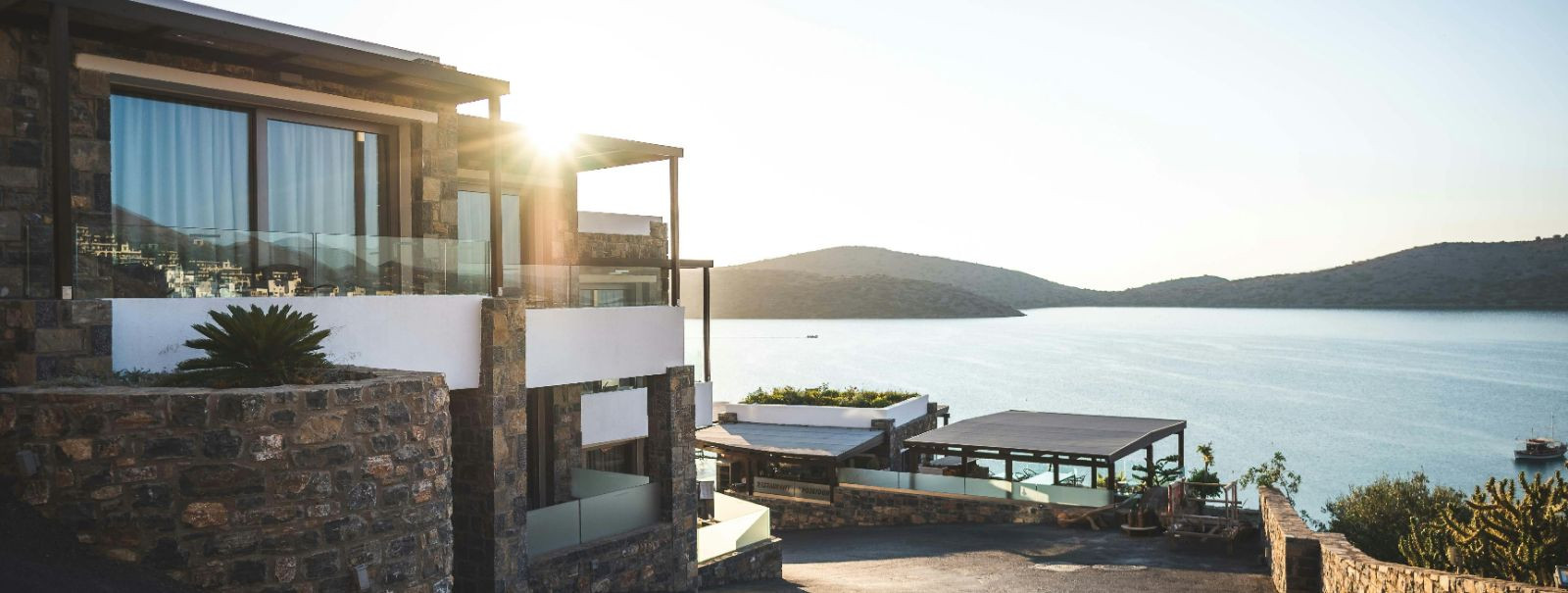 Kinnisvara väärtus viitab kinnisvara rahalisele väärtusele, mida määravad erinevad tegurid, sealhulgas asukoht, seisukord ja turu nõudlus. Kinnisvara väärtuse m