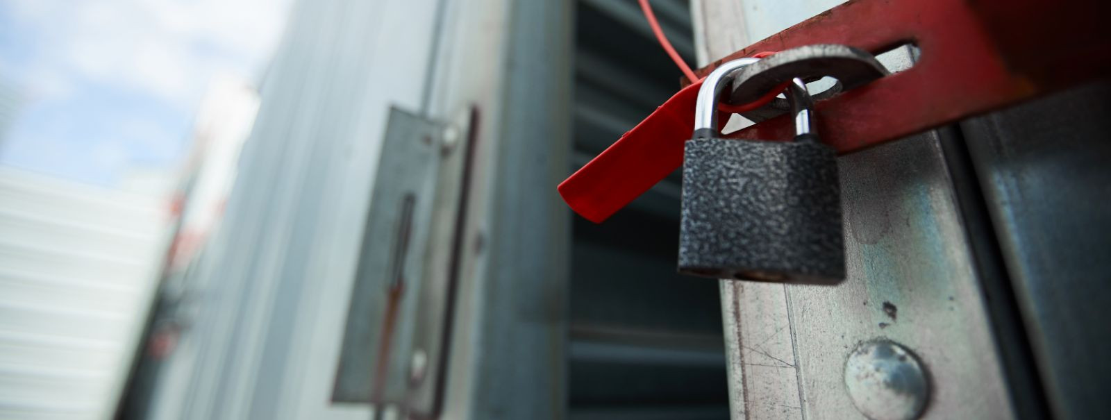 Security is a paramount concern for homeowners, renters, and vehicle owners alike. A robust padlock can be the first line of defense against theft and unauthori