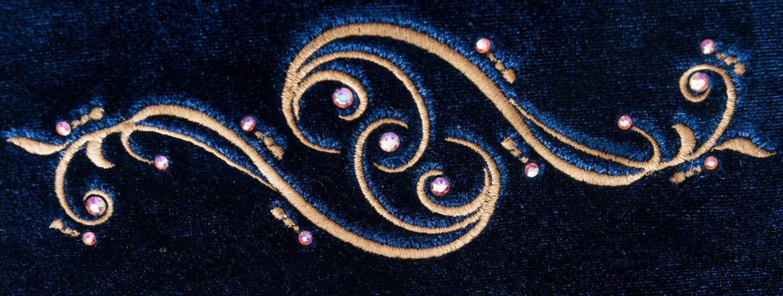 Tikand on iidne käsitöövorm, mis hõlmab nõela ja niidiga kangale kaunistuste tegemist. Tänapäeval on see mitmekülgne kunstivorm, mis hõlmab erinevaid tehnikaid 