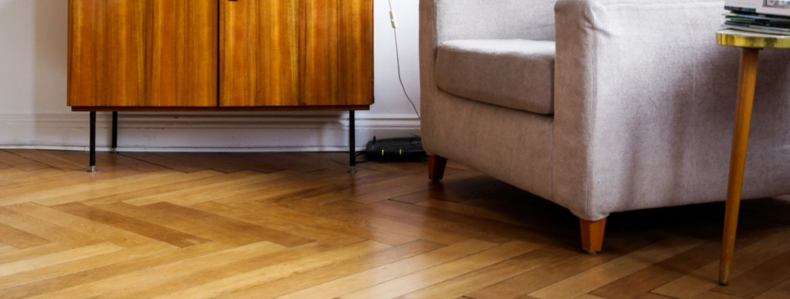 Kui soovite oma põrandakatete eluiga pikendada ja tagada nende välimuse säilimine aastateks, siis tuleb kaaluda põranda katete vahatamist. Vahatamine võib tundu