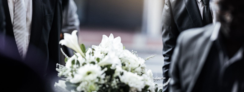 Kuidas saab isiklike esemete ja mälestusesemete kaasamine muuta matusteenust intiimsemaks?