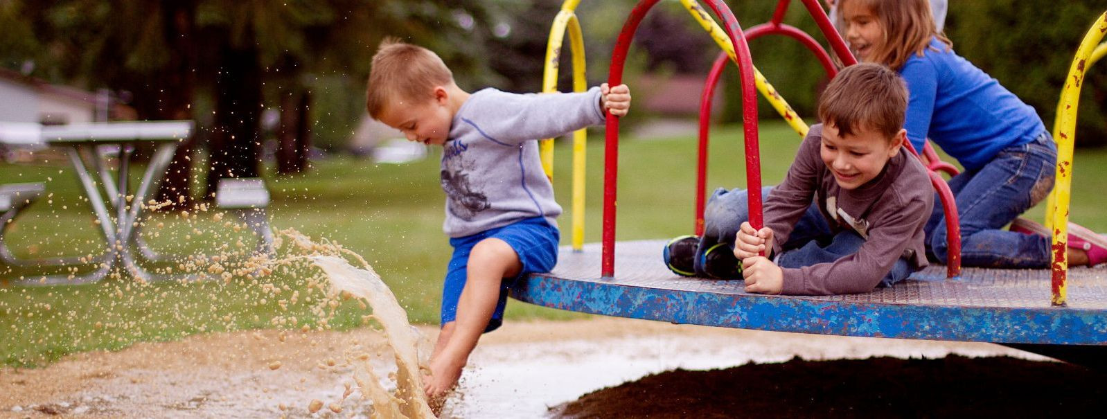 Mänguväljakud on laste rõõmu ja tegevuse keskused, kuid nendega kaasneb ka kohustus tagada ohutus. Ohutusstandarditele vastavus ei ole ainult seaduslik nõue; se