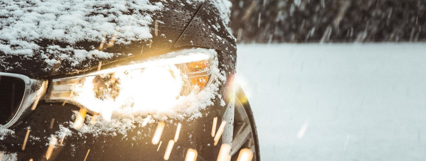 Sõiduki hooldus talvel on väga oluline, et tagada selle turvaline ja tõrgeteta toimimine. Siin on mõned soovitused talviseks hoolduseks:1. Kontrollige rehvide s