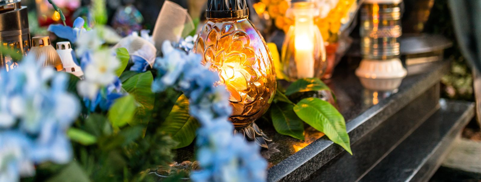 Choosing the right flowers for a loved one's gravesite is a thoughtful gesture that honors their memory through the changing seasons. Flowers can convey a range