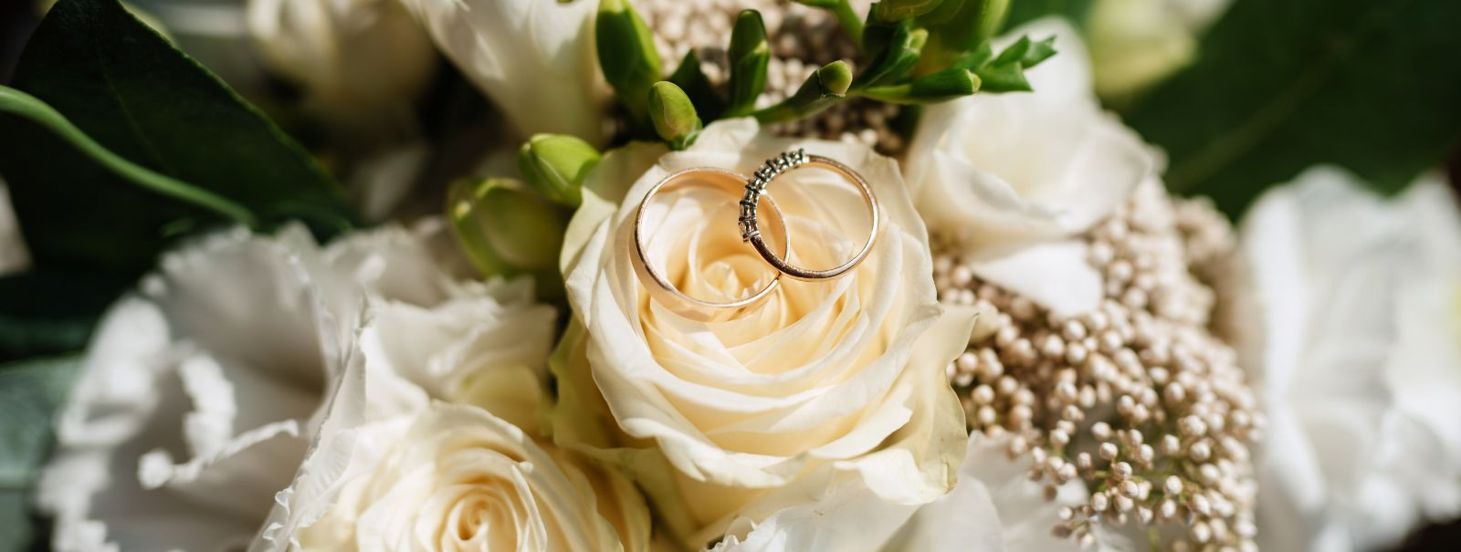 Choosing the perfect bridal bouquet is a key element in wedding planning that complements the bride's style and the overall wedding theme. It's not just an acce