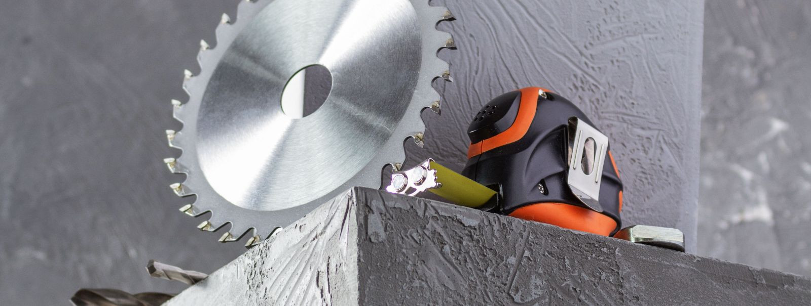 Choosing the right construction tools is not just about getting the job done. It's about ensuring efficiency, safety, and quality of work. The right tools can m