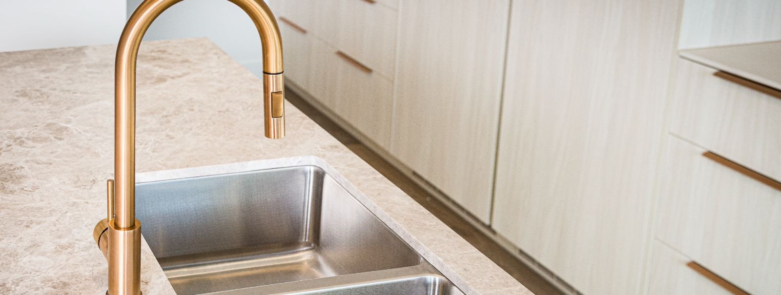 Sanitaartehnika on igas kodus hädavajalik komponent, mis aitab kaasa teie vannitoa ja köögi üldisele mugavusele, hügieenile ja esteetilisele veetlusele. Kvalite