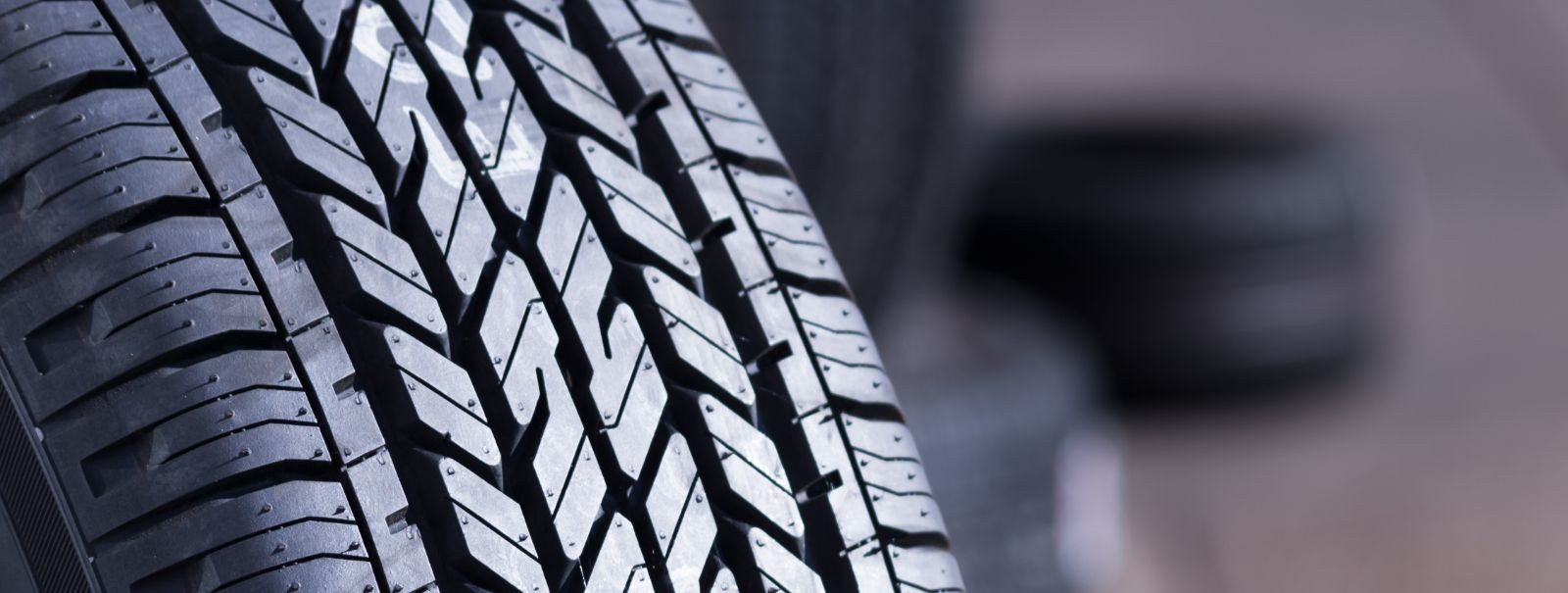 When it comes to vehicle maintenance, choosing the right type of tyres is crucial for ensuring safety and performance on the road. Tyres are not just a single c