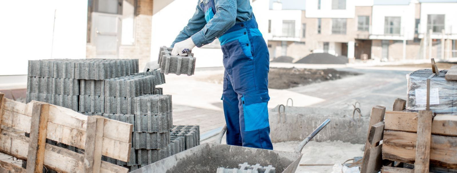 Müüritöö on ehitusmaterjalide, nagu tellis, kivi või betoonplokk, ühendamine mördiga, et moodustada ühtne struktuur. See on üks vanimaid ehitusviise, mida hinna