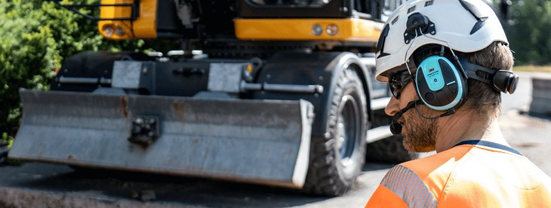 Ehitustööstuses, kus keskkond on sageli ettearvamatu ja nõudlik, ei saa alahinnata kvaliteetse töörõivastuse tähtsust. Töörõivastus on esimene kaitseliin ehitus