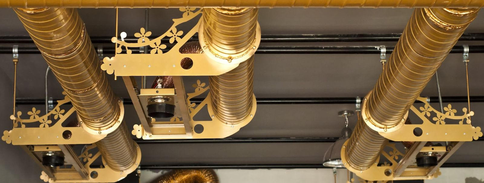 OÜ Lifa on asutatud 13.11.2008 ning tegutseb puhastusteenuste valdkonnas, pakkudes klientidele köökide rasvakanalite pesu, kortereleamute korstnalõõride ning ül