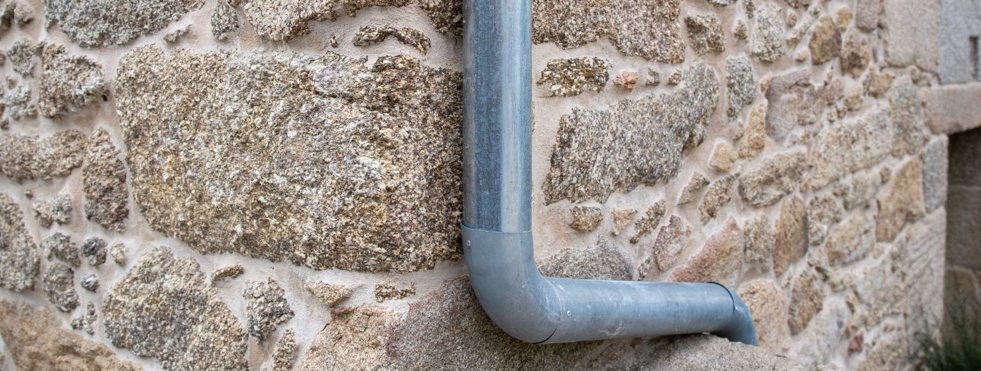 Katuse rennid on oluline osa igast katusest, kuna need vastutavad vihma- ja sulavee juhtimise eest. Traditsiooniliselt on neid ühendatud silikooniga või muude h