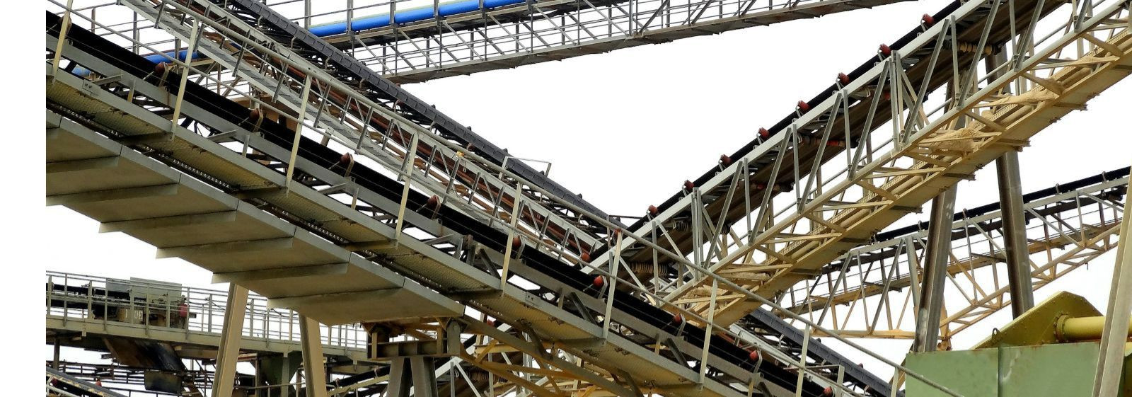 Lintkonveier – mis see on ja kus seda kasutatakse?   Lintkonveier on üks levinumaid konveiereid tootmise automatiseerimisel, mida kasutatakse materjalide ja too