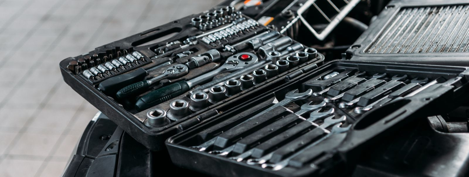 Choosing the right tools for your vehicle is crucial for both maintenance and emergency situations. Whether you're a seasoned car enthusiast or a daily driver, 