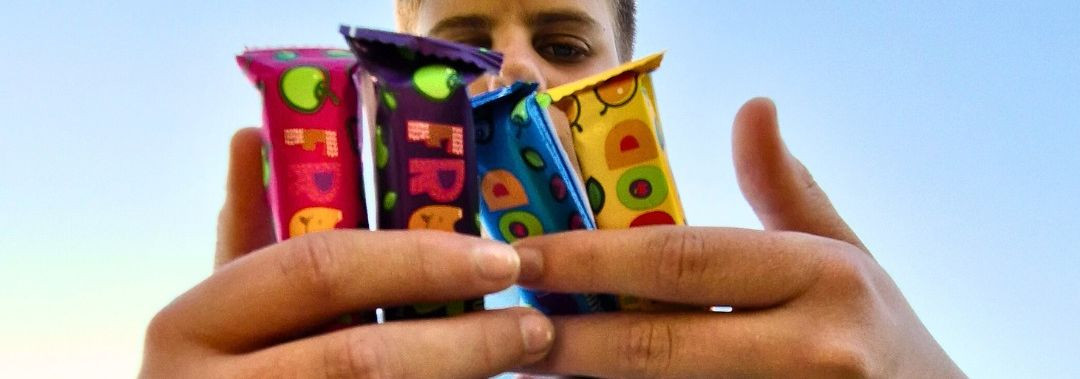 FruitMood smuutibatoonid  on nutikas valik, kui otsid kiiret, maitsvat ja puuviljase iseloomuga snäkki, mis sobib nii tööpäeva vahepalaks, koolikotti kui ka lii