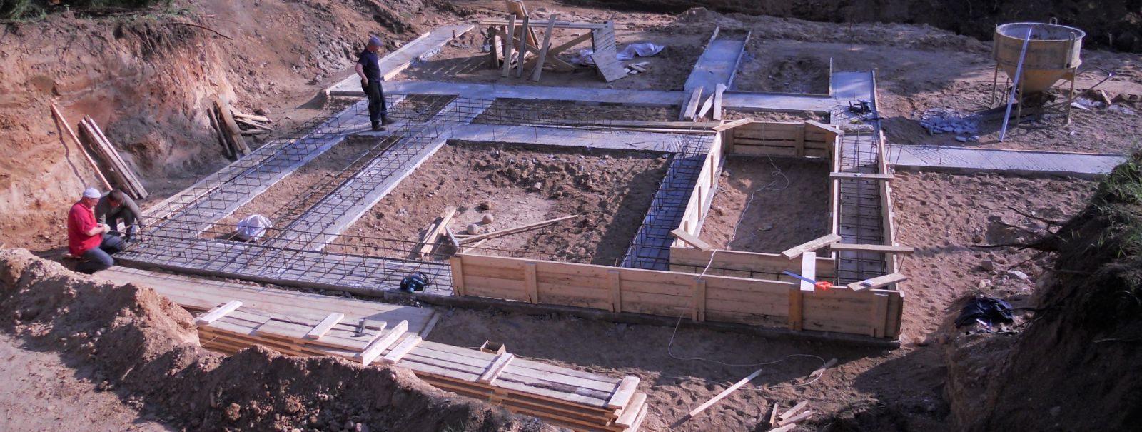 A home's foundation is the bedrock upon which the entire structure rests. It's crucial for ensuring the stability, safety, and longevity of your home. A well-pr