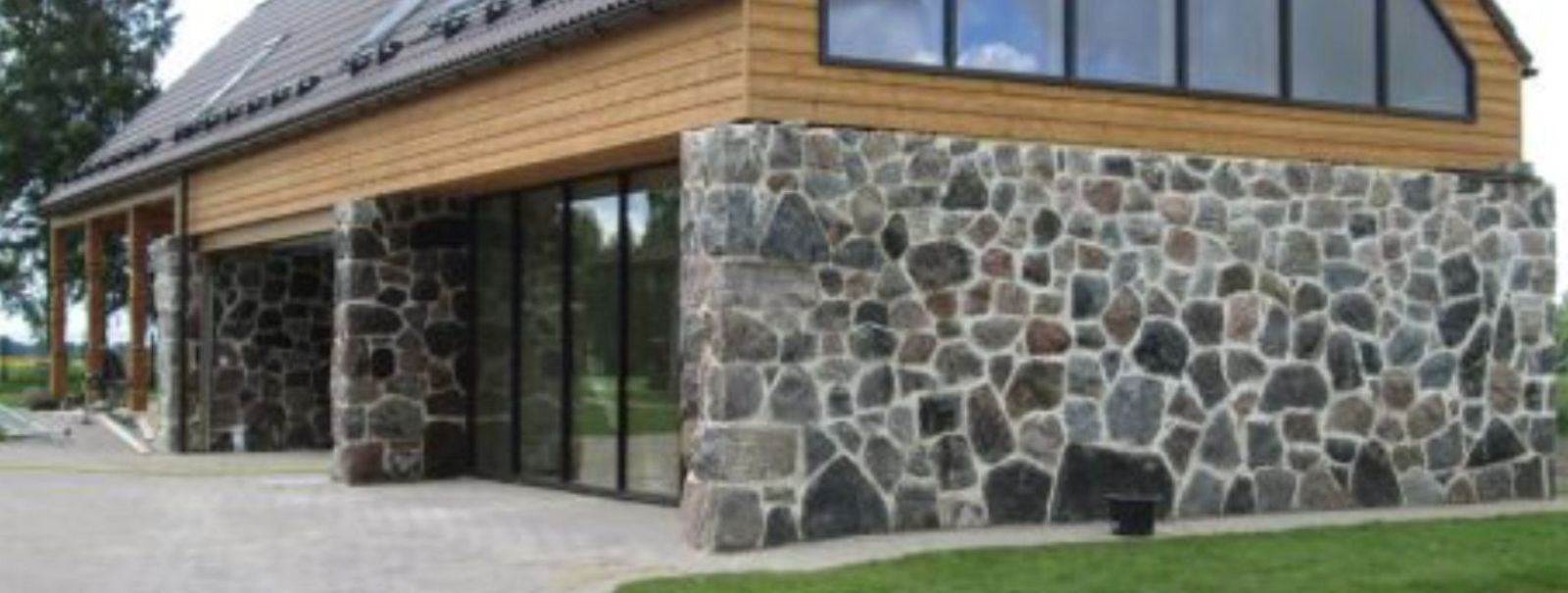 Kivi-Arne süda kuulub maakivile, Eesti ürgseimale ehitusmaterjalile.  Meie eesmärk on koostöös klientidega luua asju, mis sobivad ümbritsevasse keskkonda ja int