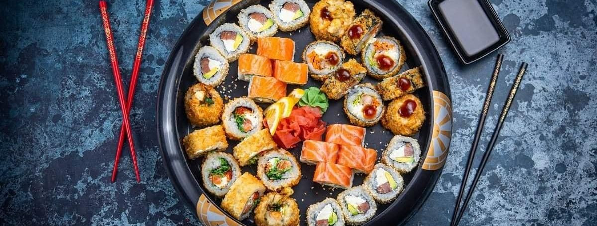 Maki rullid on Jaapani kulinaarse maailma tõelised kunstiteosed, mis pakuvad silmailu ja suurepäraseid maitseelamusi. Yakuza Sushi Bar Tartus kutsub sind avasta