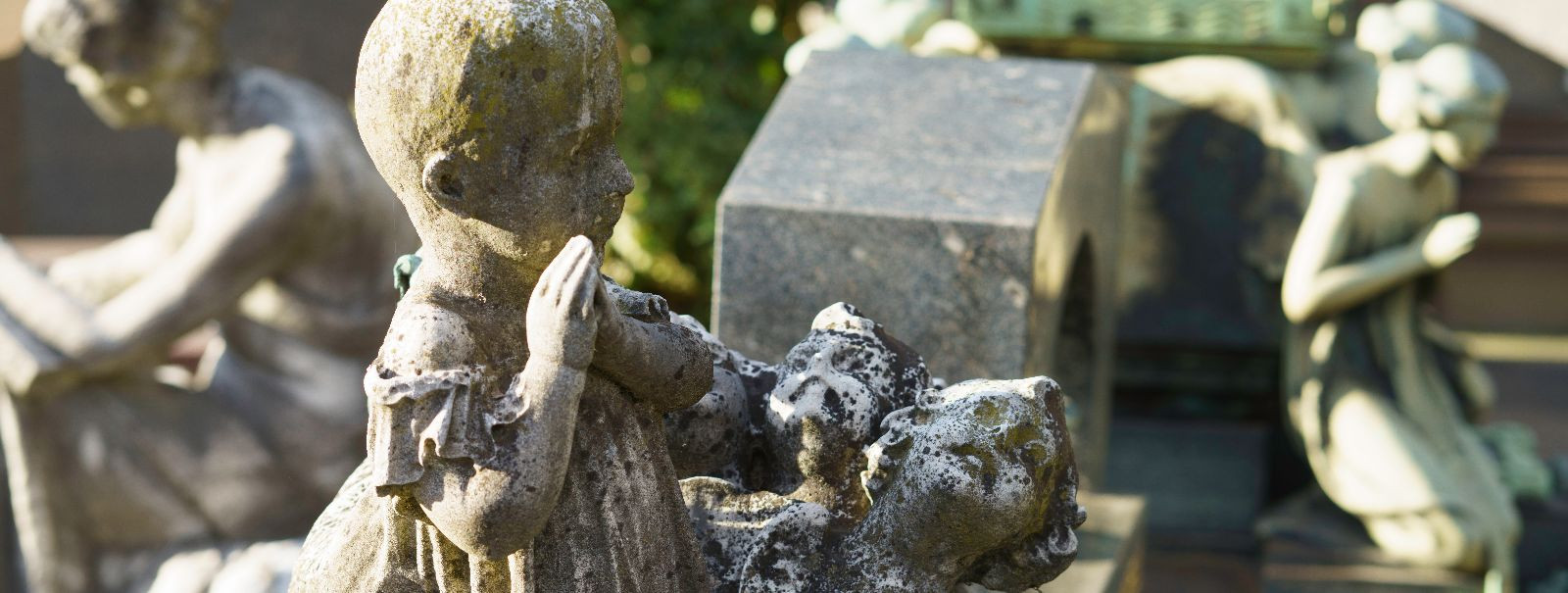 Lähedaste mälestamine ei peaks olema seotud stressiga ega pikkade sõitudega. Paljude inimeste jaoks on füüsiline hauaplatsi hooldamine keeruline – olgu põhjusek